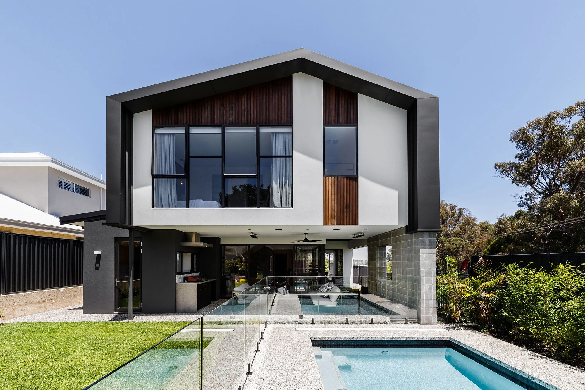 Big house for sale - Image 2